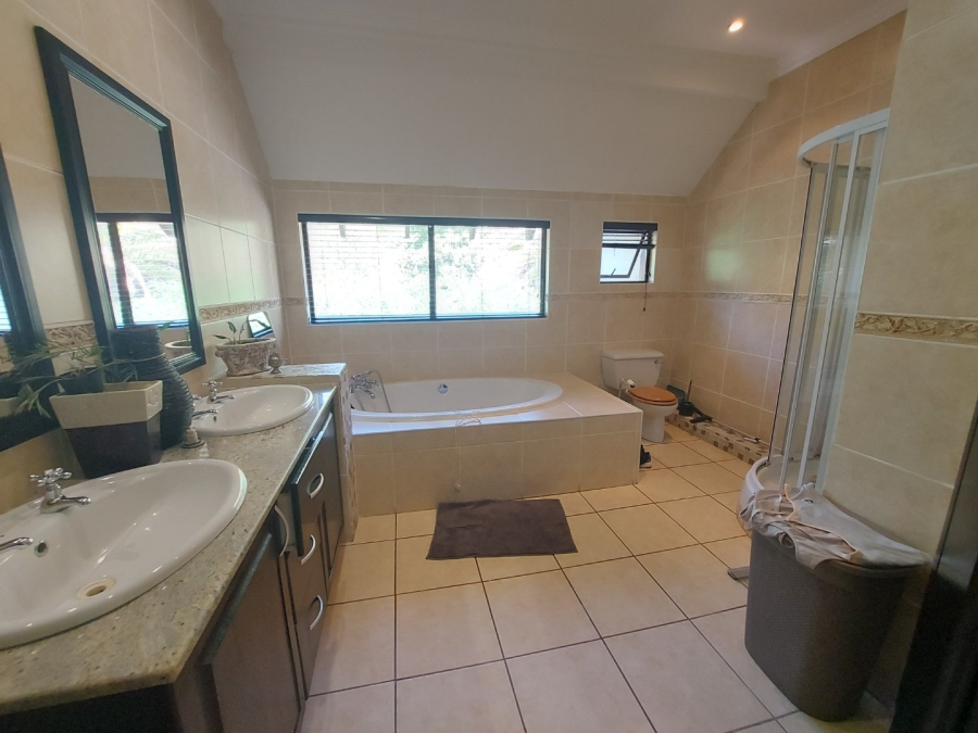 6 Bedroom Property for Sale in Waverley Free State